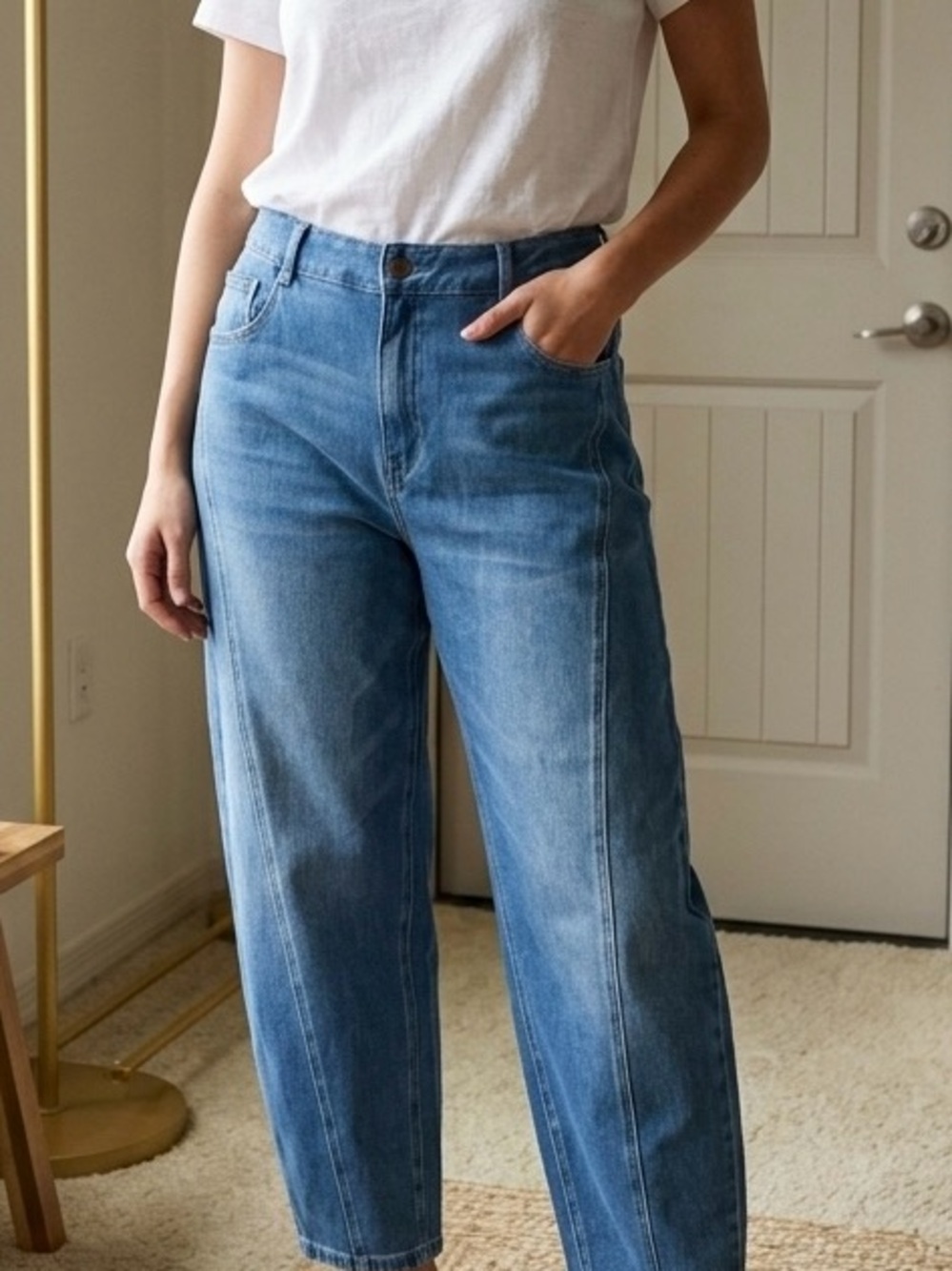 HALARA Barrel Jeans in Medium Blue Wash